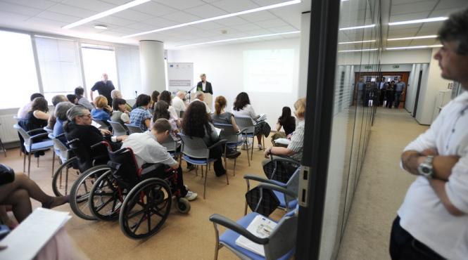 persoanele cu handicap ar putea scapa de evaluarile periodice