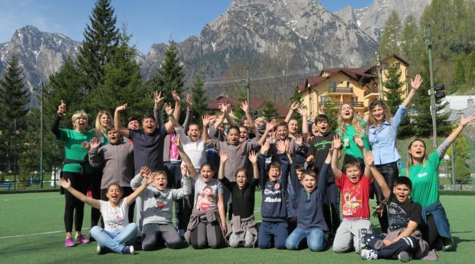 22 de copii de la scolile generale din pitaru si potlogi judetul dambovita au mers in prima tabara din viata lor tabara copilariei