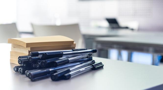 cedcd invatatoarea si directoarele unei scoli din galati amendate pentru discriminarea unei fetite cu dizabilitati