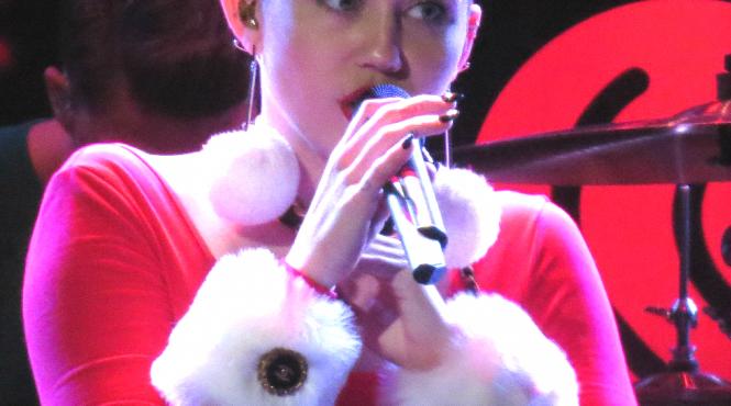 miley cyrus va interpreta noul sau single malibu la gala billboard music awards