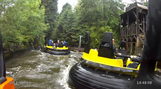o fetita si a pierdut viata dupa ce a cazut dintr o instalatie a unui parc de distractiidin birmingham