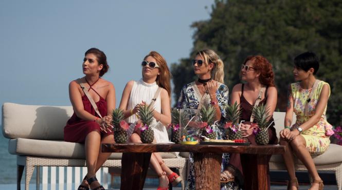 tensiunile cresc pe insula iubirii iar conflictul dintre unele concurente si ispitele feminine devine unul violent