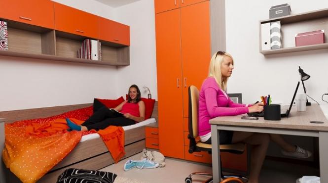 ghid de bune maniere cum trebuie sa te comporti cand dormi la comun