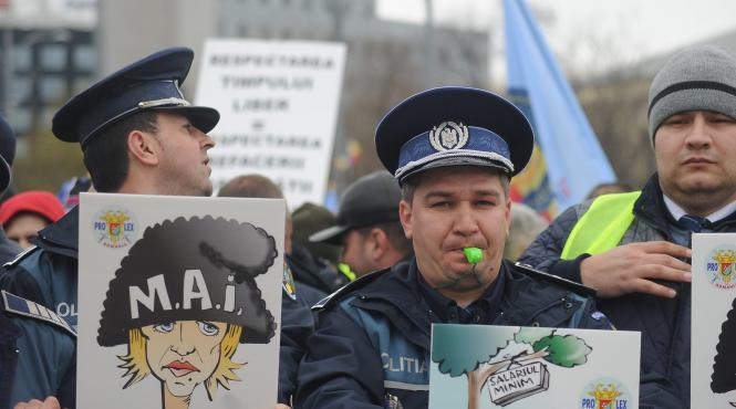 politistii ies la lupta cu ministrul muncii
