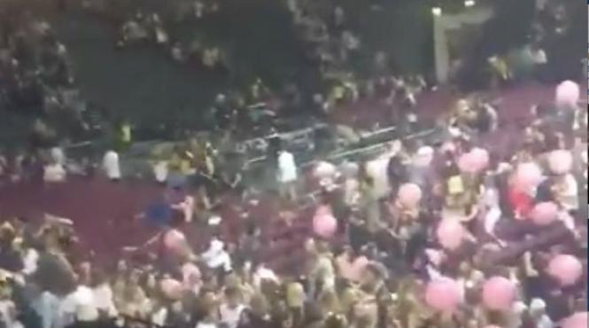 ariana grande isi suspenda turneul dupa atentatul de la manchester