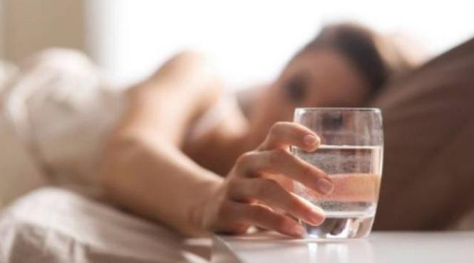 ce se petrece in corpul tau daca bei apa imediat ce te trezesti nebanuitele beneficii terapeutice