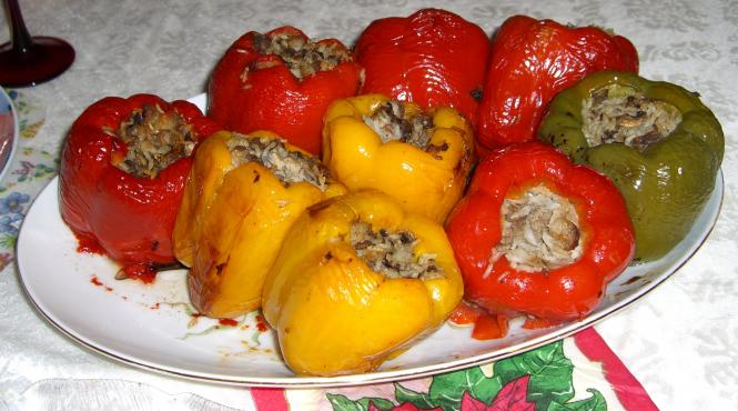 reteta zilei ardei umpluti cu porumb fasole neagra si nuci