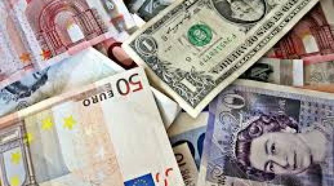 o geanta plina cu bani si carduri bancare gasita pe strada a fost returnata proprietarului