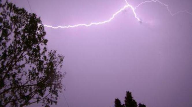 prognoza meteo pentru weekend vreme instabila si descarcari electrice