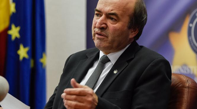 un ofiter sri si fostul sef al ani printre vizitatorii arhivei sipa