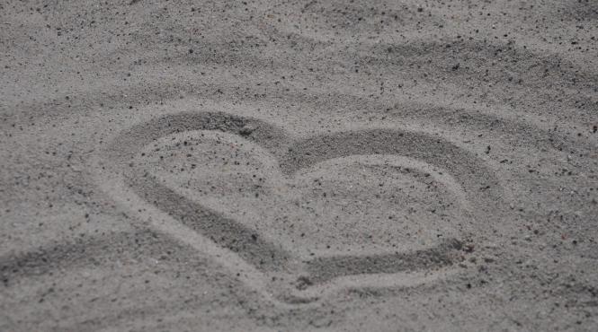 cinci zodii de care merita sa te indragostesti