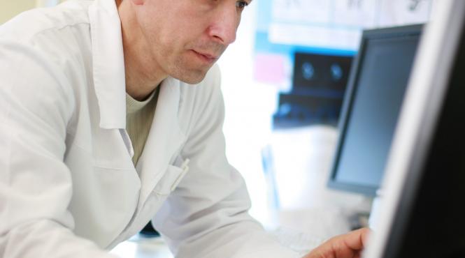 batrani consultati de la distanta