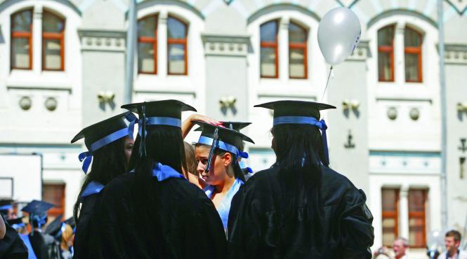 cadou de majorat tineri ramasi fara drept la medic