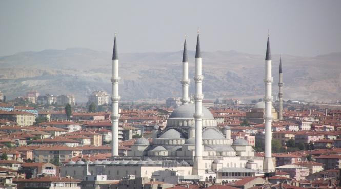 ankara face apel la dialog si doreste sa ajute la normalizarea relatiilor dintre monarhiile din golf