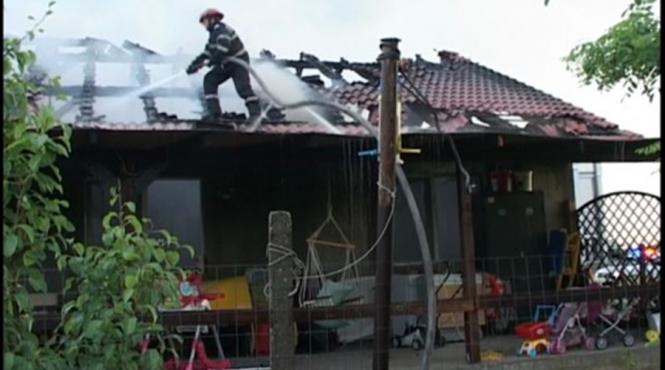 un fulger a transformat in scrum o vila din apropierea aradului