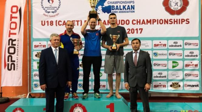 judo sportivii romani au obtinut trei medalii de aur la balcaniada pentru cadeti