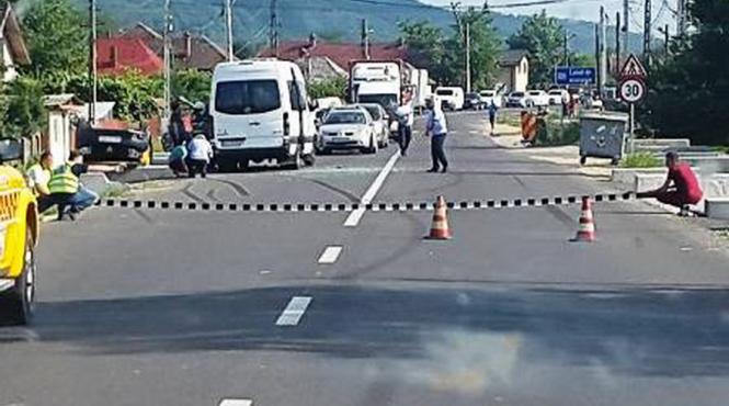 accident grav la schitu golesti cu 3 raniti dupa ce un taxi a intrat in coliziune cu un microbuz