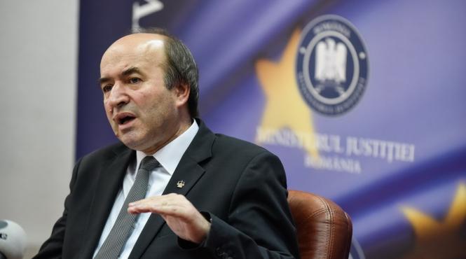 ziaristul si macelarul functionar public