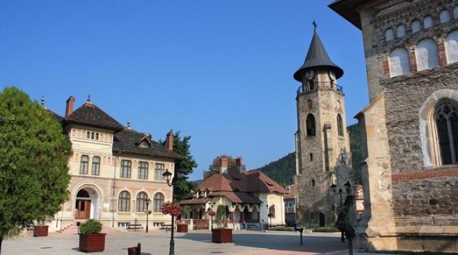 doua escroace internationale prinse la piatra neamt