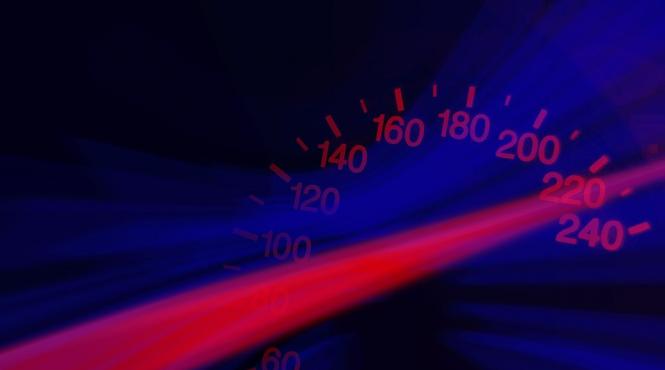 o masina ce rula cu 236 km h a intrat in parapeti pe autostrada a3