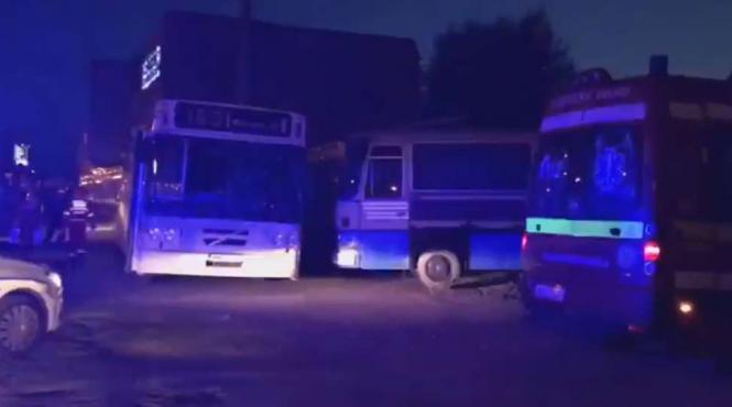 moarte stupida in baia mare un autobuz a cazut peste el in timp ce incerca sa i schimbe o roata