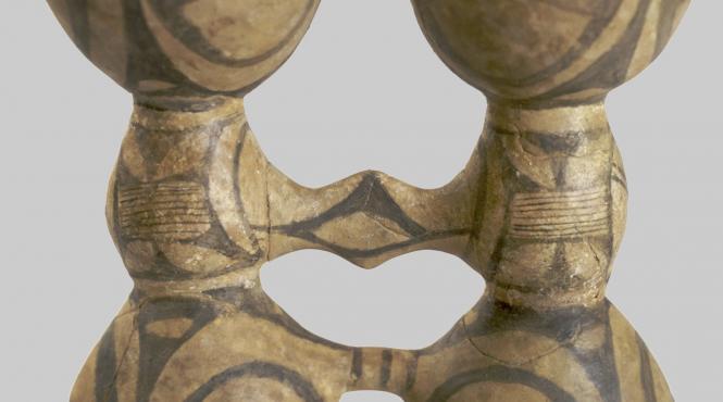 vasele si statuetele din cultura cucuteni prezentate in cadrul unei expozitii la roma