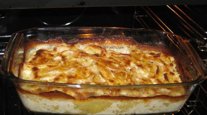 reteta zilei cartofi cu smantana la cuptor