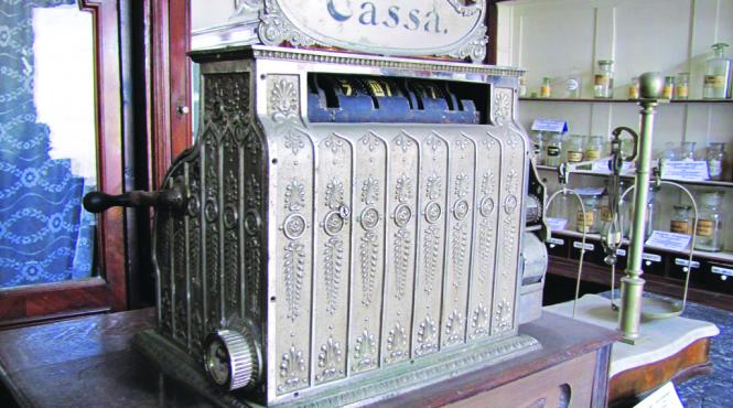 unic pe plaiuri mioritice cea mai veche farmacie din banat