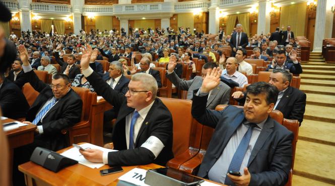 alesii au amanat pentru la toamna legile controversate