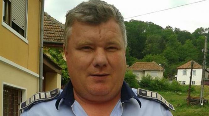 brasov un politist a salvat o familie de la inec dupa ce masina lor a plonjat intr un lac