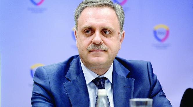 paznicii fondurilor private de pensii culoare politice si venituri impresionante