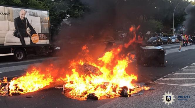 g20 politia din hamburg este excedata se cer intariri dupa ce anarhistii au incendiat masinile politiei