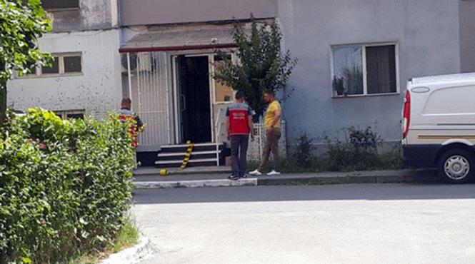 jaf armat la un magazin de cartier din brasov