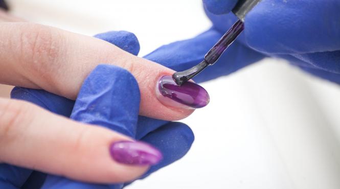 o meserie la mare cautare pictor de unghii