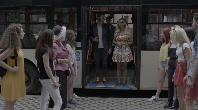 nicolai tand si maria simion provocati sa umble in costum de scafandru cu autobuzul la peste 40 c