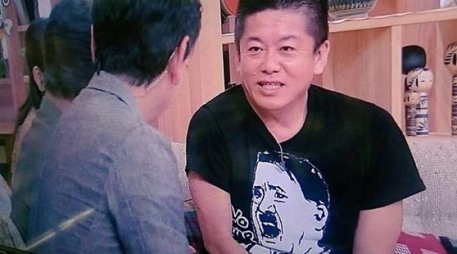 un invitat al unui post de televiziune japoneze a aparut in emisiune cu un tricou imprimat cu fata lui hitler