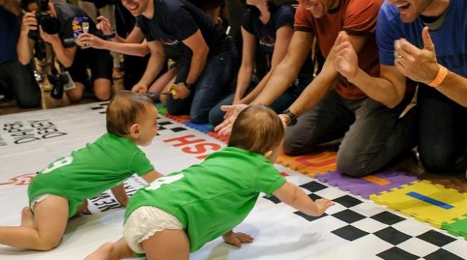 brooke o fetita de 11 luni a castigat traditionala cursa a bebelusilor organizata la new york