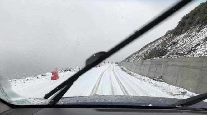 ninsoare in toiul verii pe transalpina avertismentul sectiei drumuri nationale targu jiu