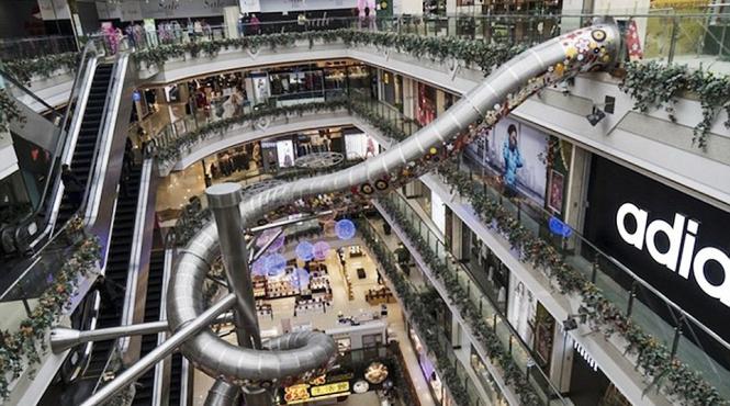 china un centru comercial din shanghai a instalat cabine de relaxare pentru sotii alergici la cumparaturi