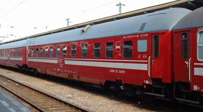 incident feroviar trenul timisoara bucuresti si a pierdut vagoanele in camp