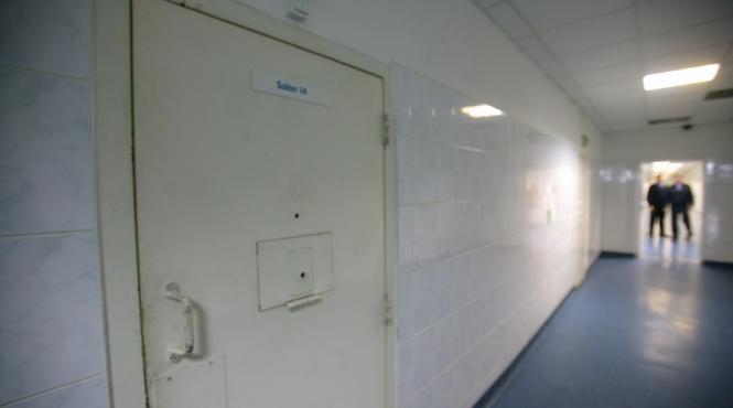 tentativa de omor in penitenciarul arad un detinut se zbate intre viata si moarte