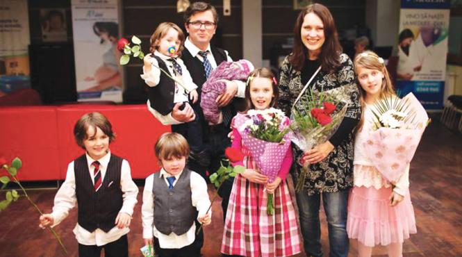 copii romani plasati intr un cuplu de gay