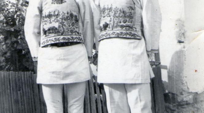 buzau peste 200 de dansatori la parada portului popular