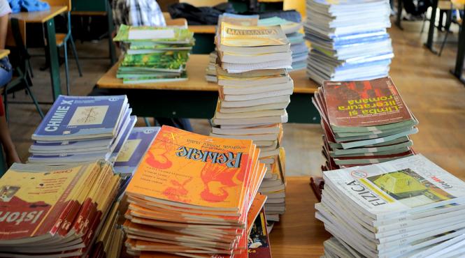 ministrul liviu pop a semnat ordinele pentru aprobarea manualelor de clasa a v a pentru sapte discipline