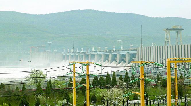 doar trei companii au depasit anul trecut borna de un miliard de lei profit net