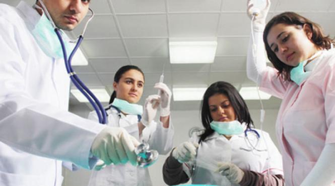 rapoarte alarmante peste 1 800 de medici au cerut anul trecut avize pentru a pleca din tara