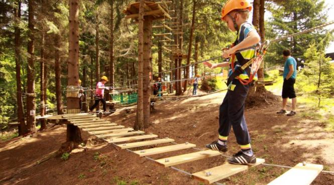 concurs in familie intru un parc de distractii din paltinis