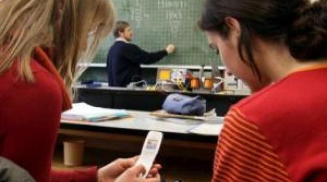 men elevii nu vor mai putea folosi telefoanele la scoala