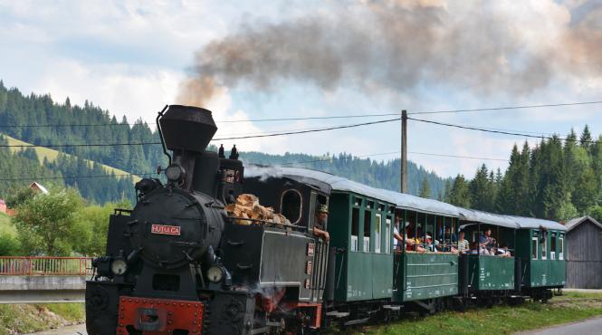 covasna plimbari cu mocanita si concurs de taiat lemne de ziua comunei comandau