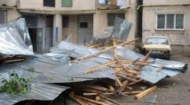 sibiu acoperisul unei cladiri a fost smuls de vant